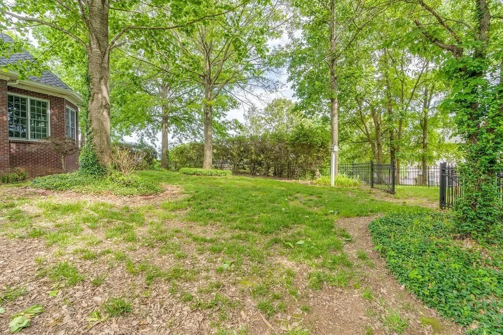 2081 Mossy Oak Circle Clarksville TN 37043