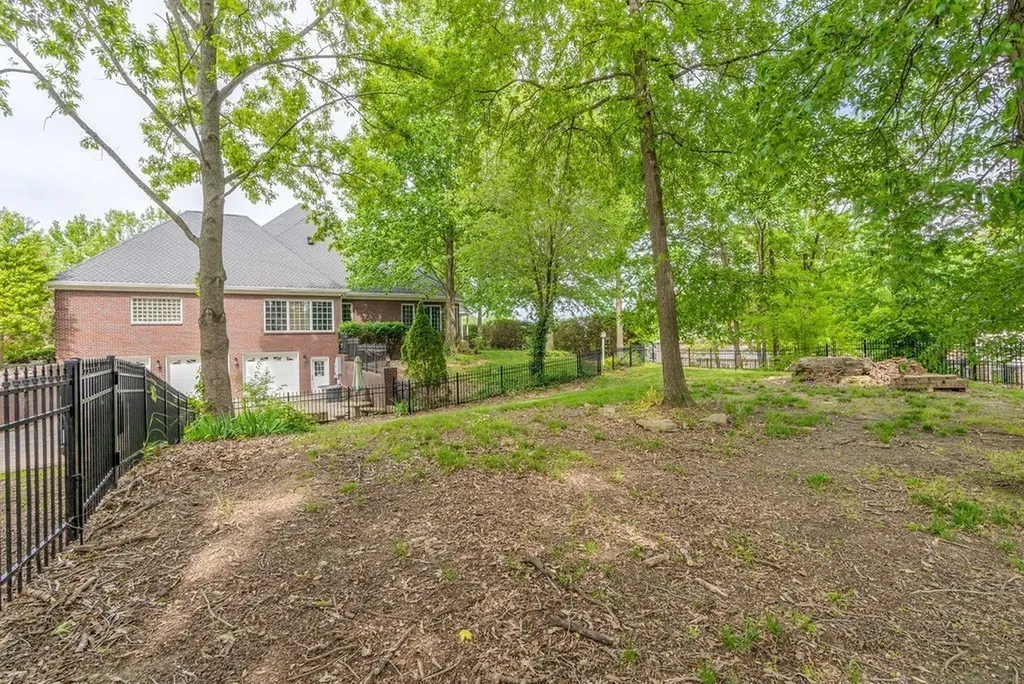 2081 Mossy Oak Circle Clarksville TN 37043