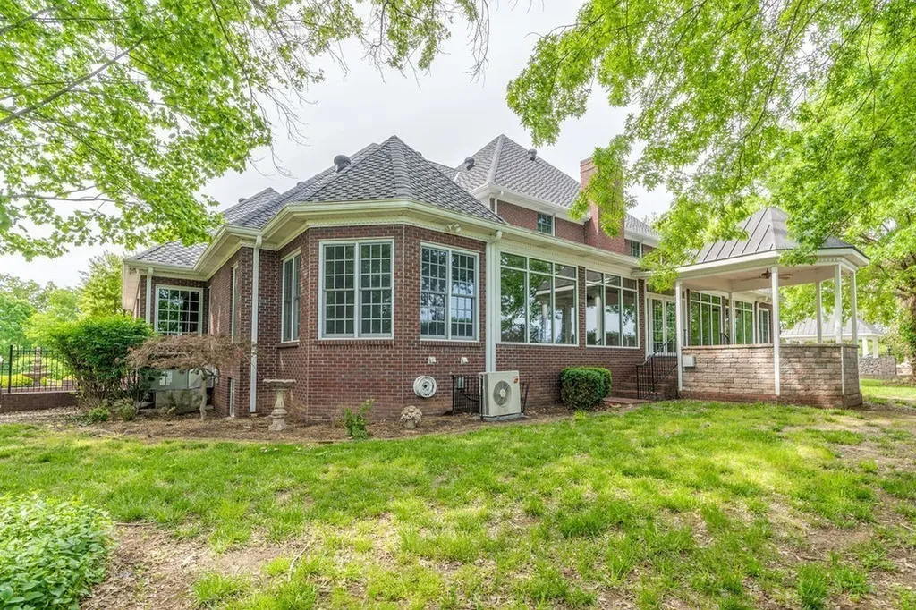 2081 Mossy Oak Circle Clarksville TN 37043
