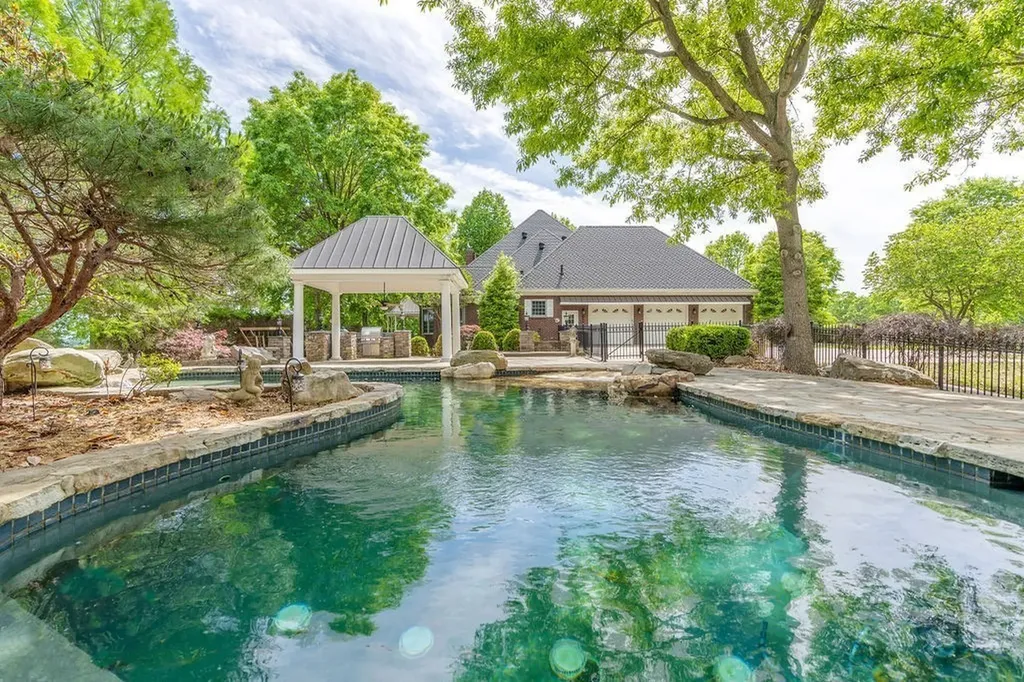 2081 Mossy Oak Circle Clarksville TN 37043