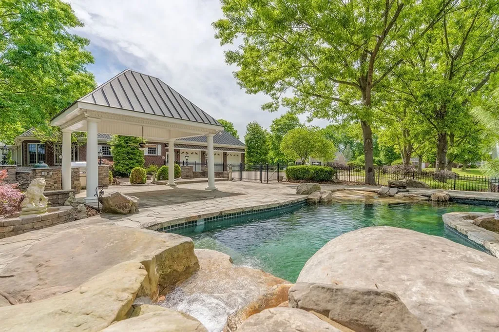 2081 Mossy Oak Circle Clarksville TN 37043