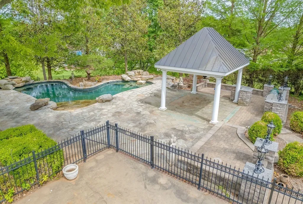 2081 Mossy Oak Circle Clarksville TN 37043