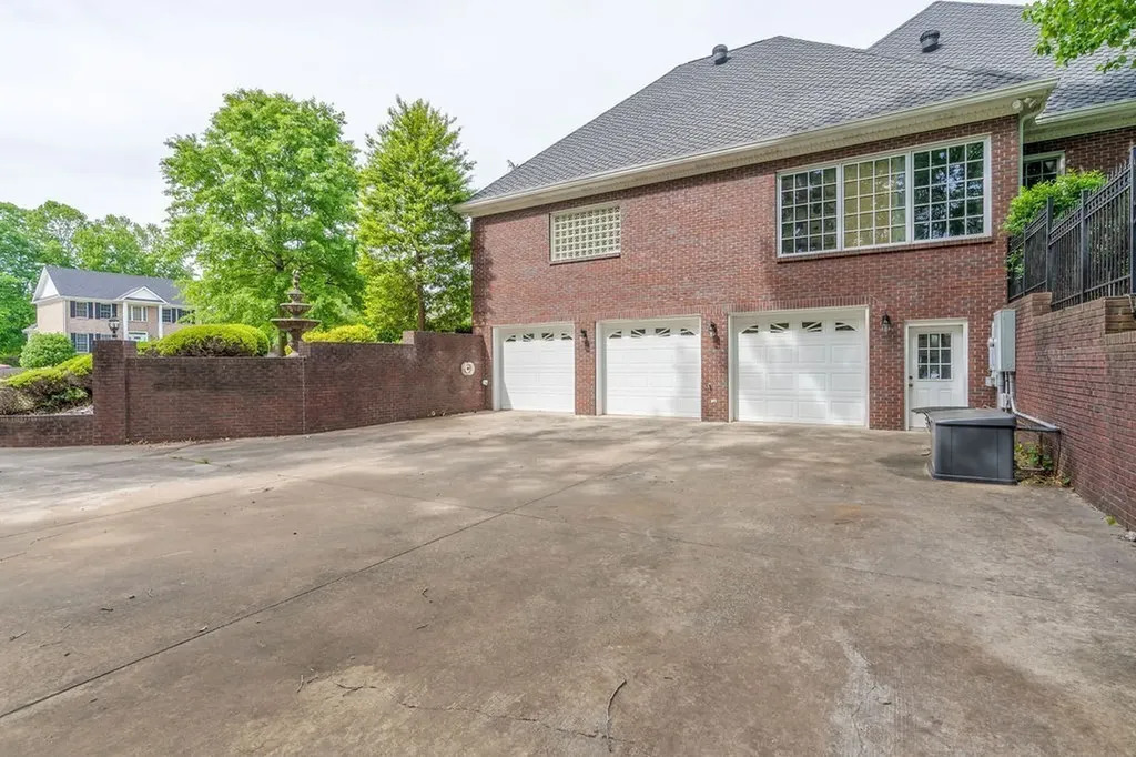 2081 Mossy Oak Circle Clarksville TN 37043