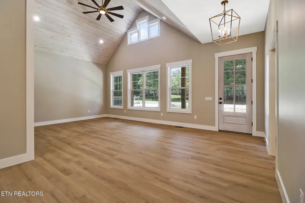 124 Markham Lane Crossville TN 38558