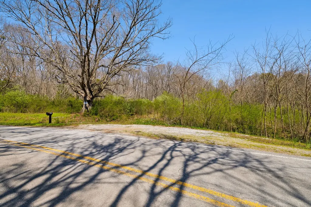 1300 Old Sugar Limb Road Loudon TN 37774