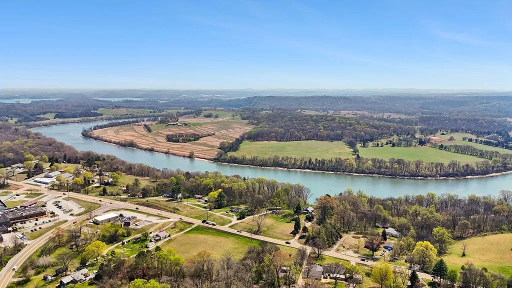 1300 Old Sugar Limb Road Loudon TN 37774