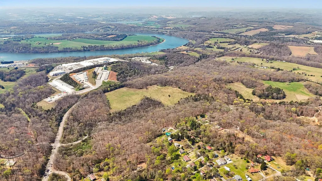 1300 Old Sugar Limb Road Loudon TN 37774