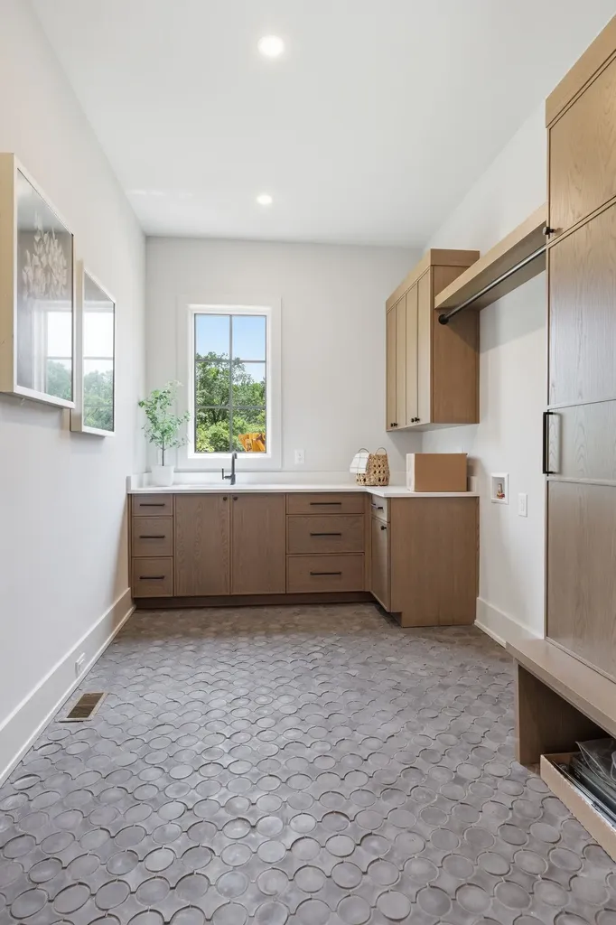 4518 Belmont Park Terrace Nashville TN 37215