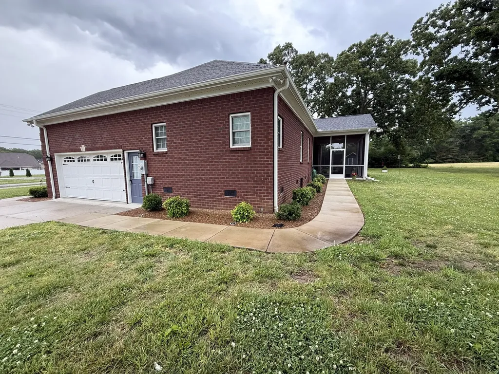 23 Regalwood Drive Manchester TN 37355