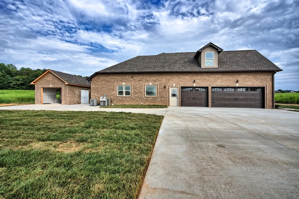 871 Shady Bluff Trail Clarksville TN 37043