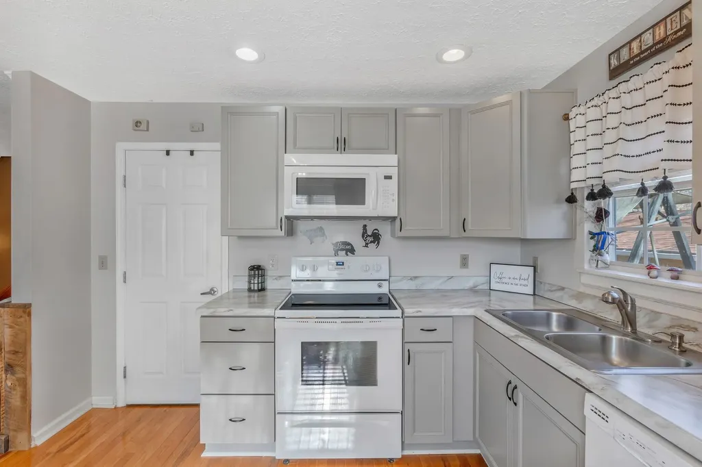 115 Sherron Drive Dickson TN 37055
