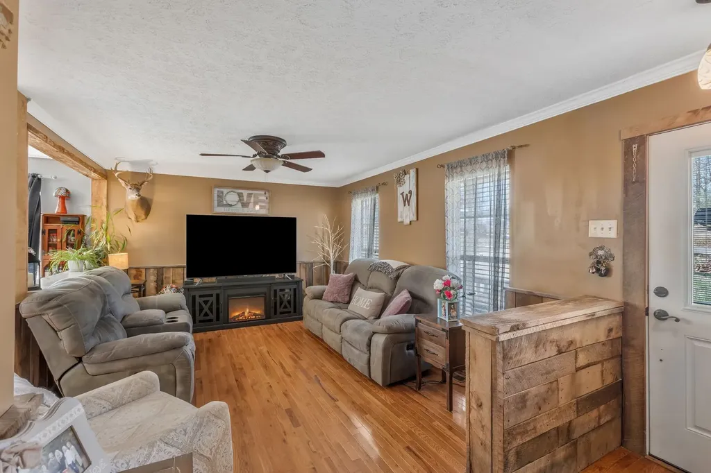115 Sherron Drive Dickson TN 37055