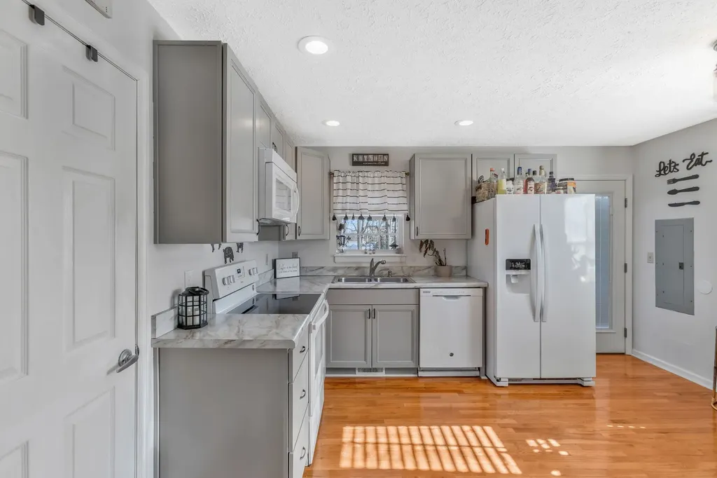 115 Sherron Drive Dickson TN 37055
