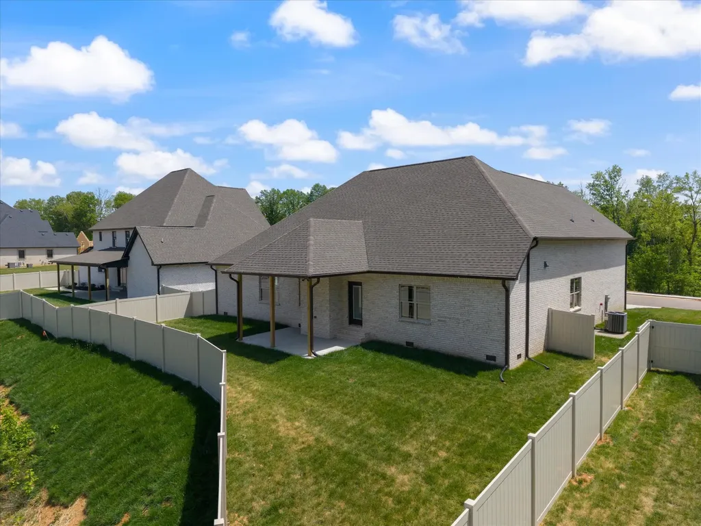 390 Young Lane Pleasant View TN 37146