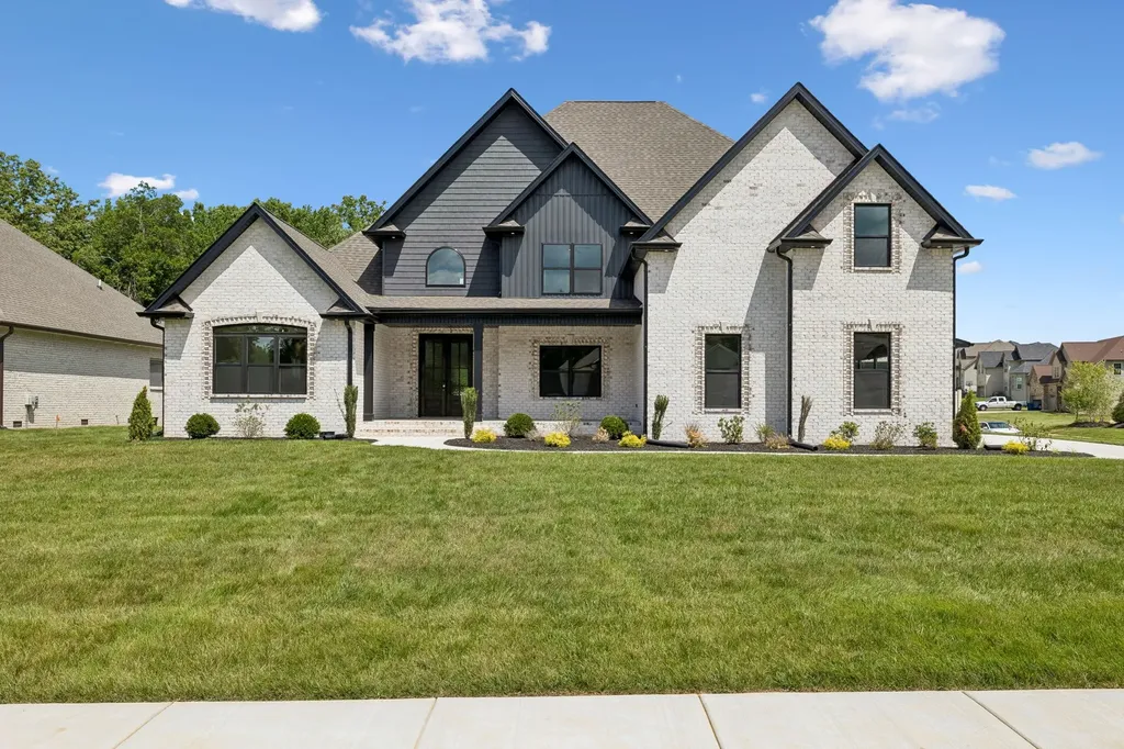 370 Young Lane Pleasant View TN 37146
