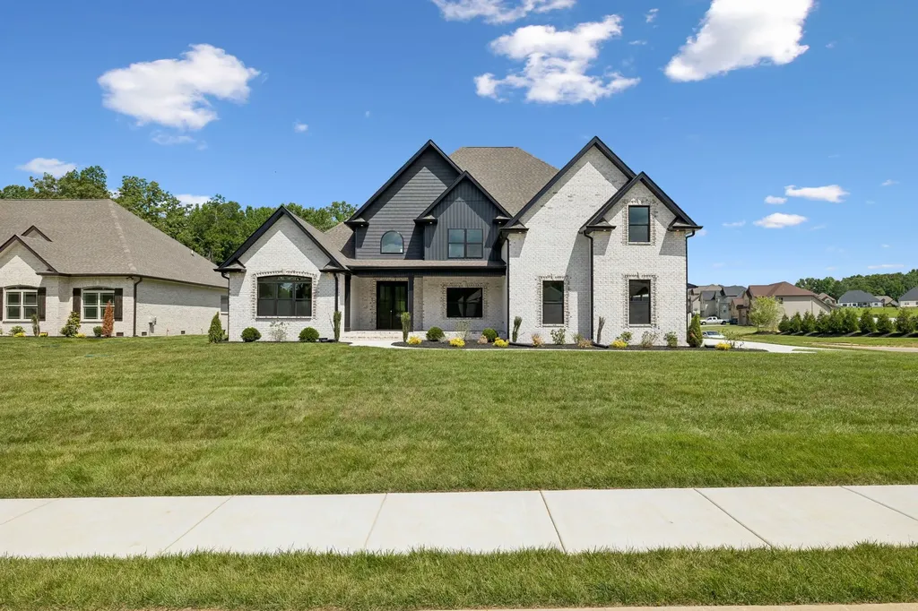 370 Young Lane Pleasant View TN 37146