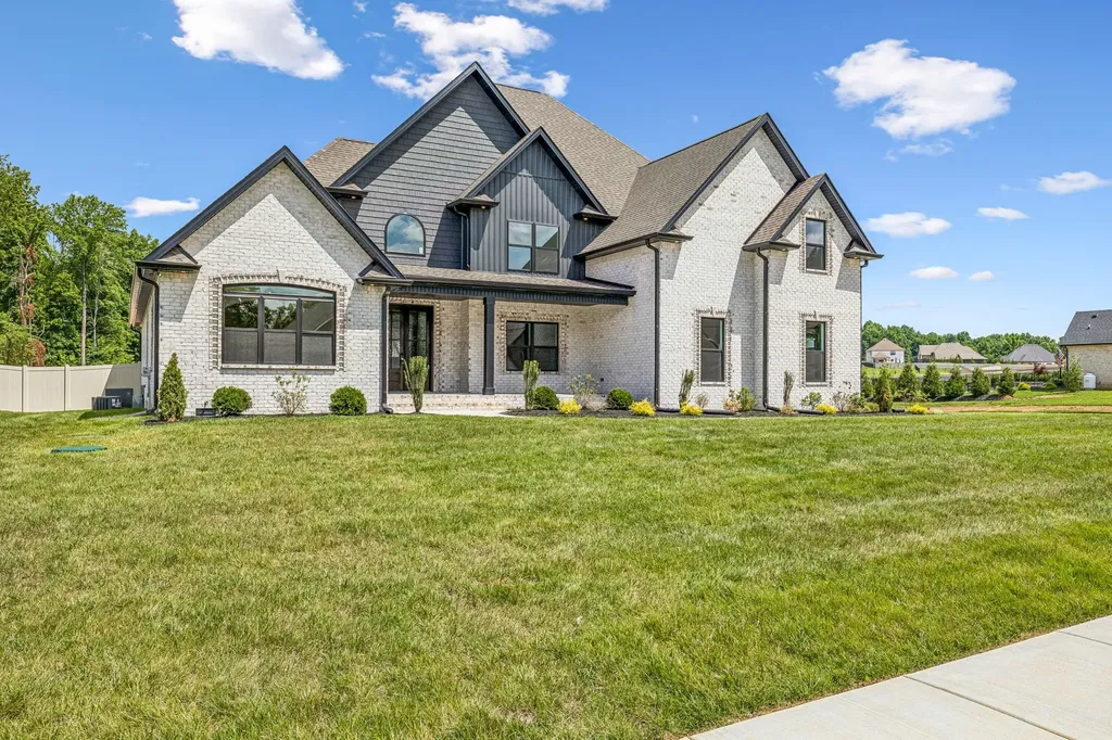 370 Young Lane Pleasant View TN 37146