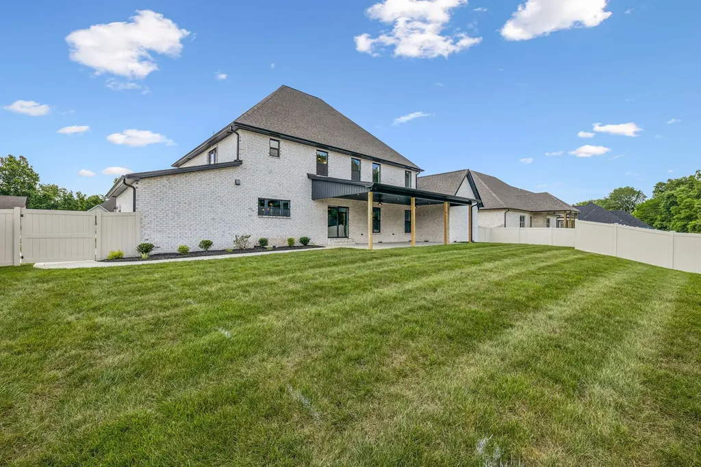 370 Young Lane Pleasant View TN 37146