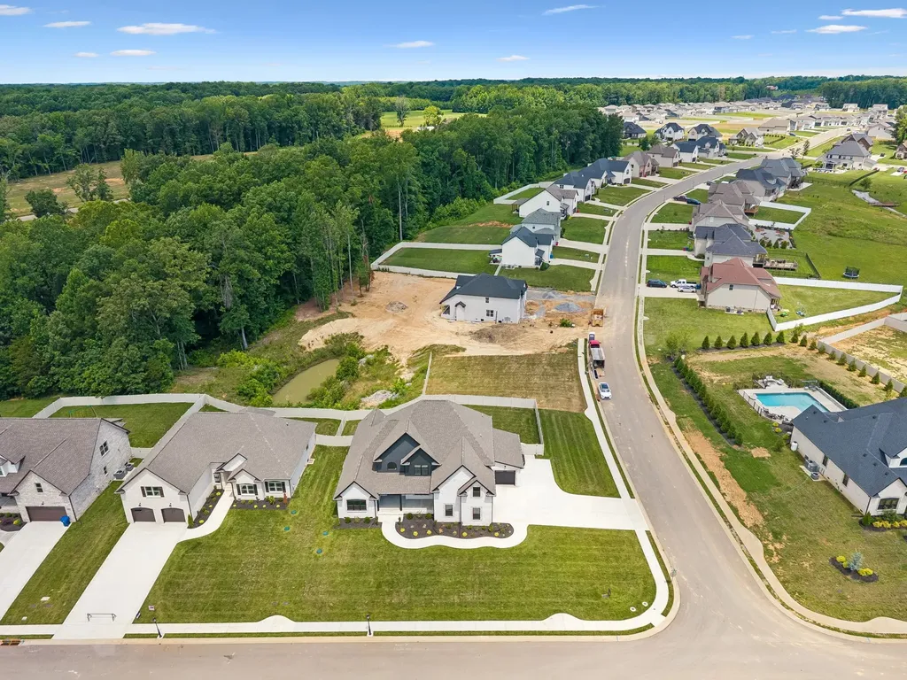 370 Young Lane Pleasant View TN 37146