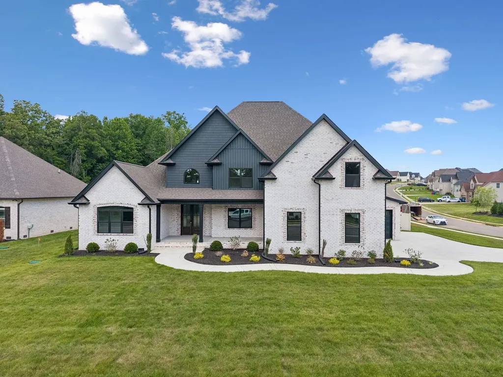 370 Young Lane Pleasant View TN 37146