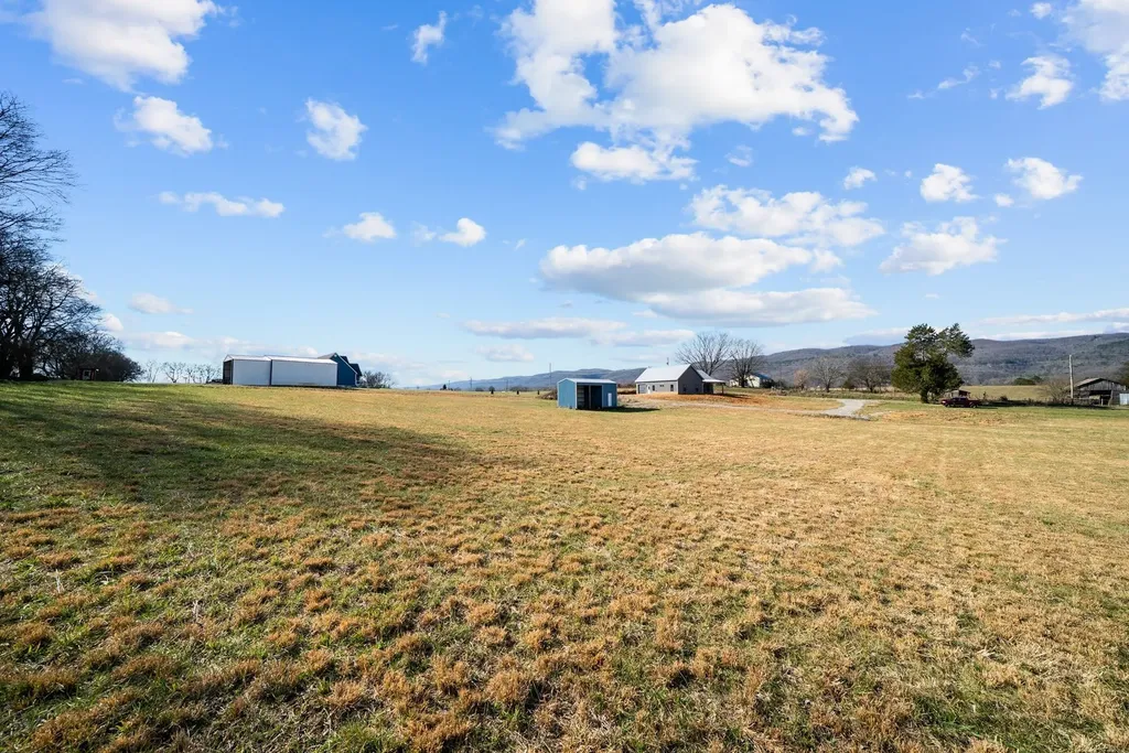 20136 Old State Highway 28 Pikeville TN 37367
