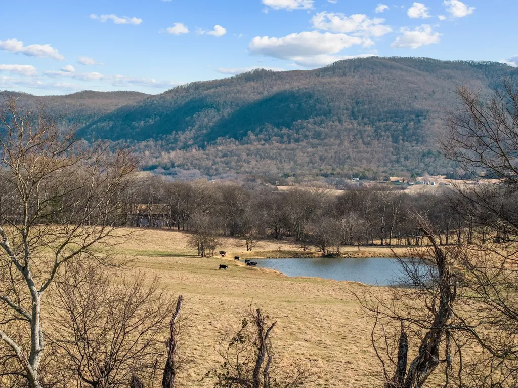 20136 Old State Highway 28 Pikeville TN 37367