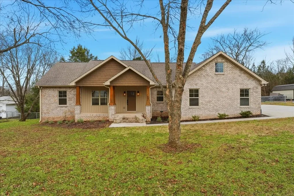 105 Lakeview Drive Decherd TN 37324