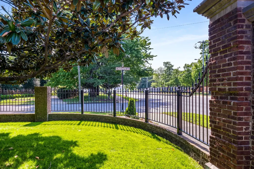 3737 West End Avenue Nashville TN 37205