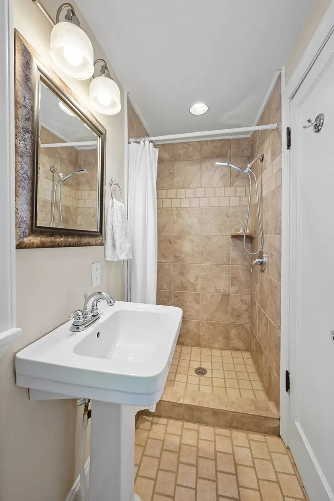 816 Inverness Avenue Nashville TN 37204