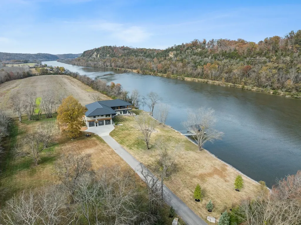 1234 Lakeside Drive Ashland City TN 37015