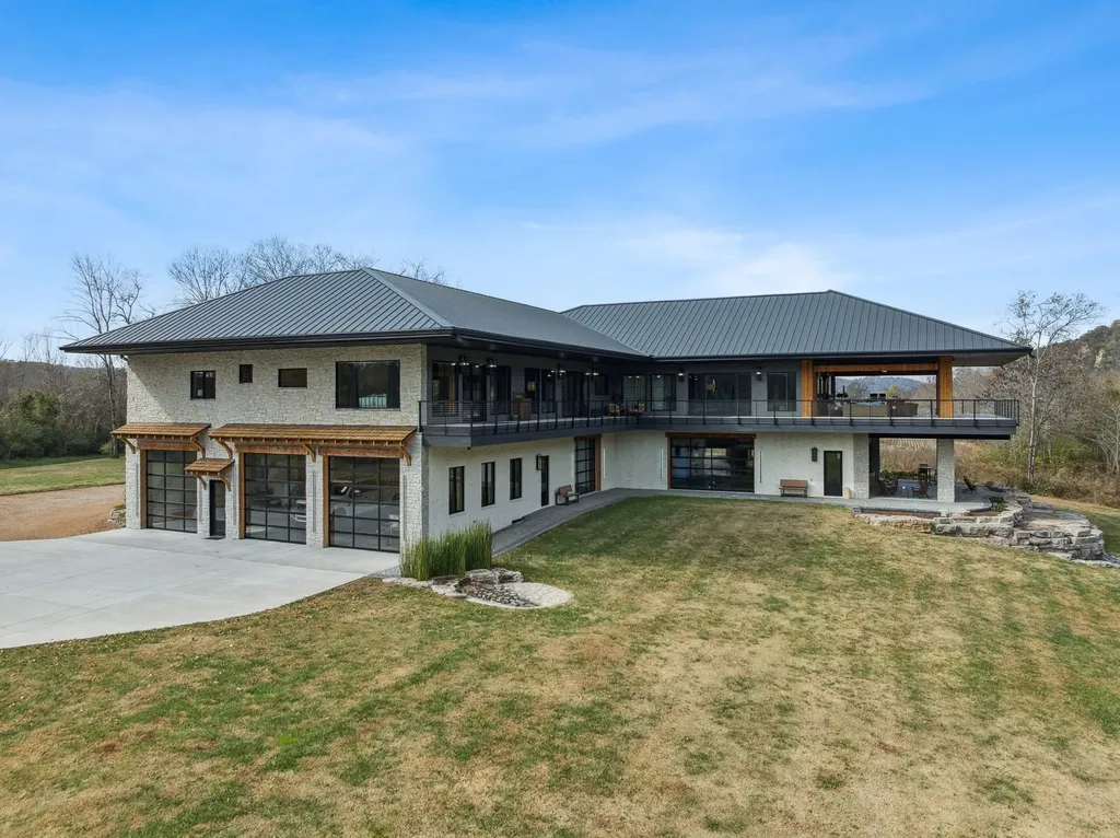 1234 Lakeside Drive Ashland City TN 37015