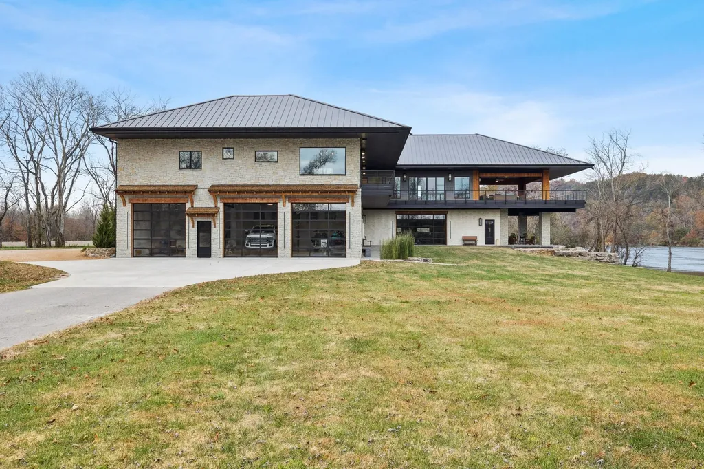 1234 Lakeside Drive Ashland City TN 37015