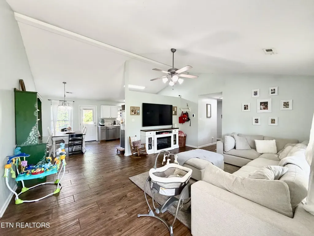 2207 Tuckaleechee Pike Maryville TN 37803
