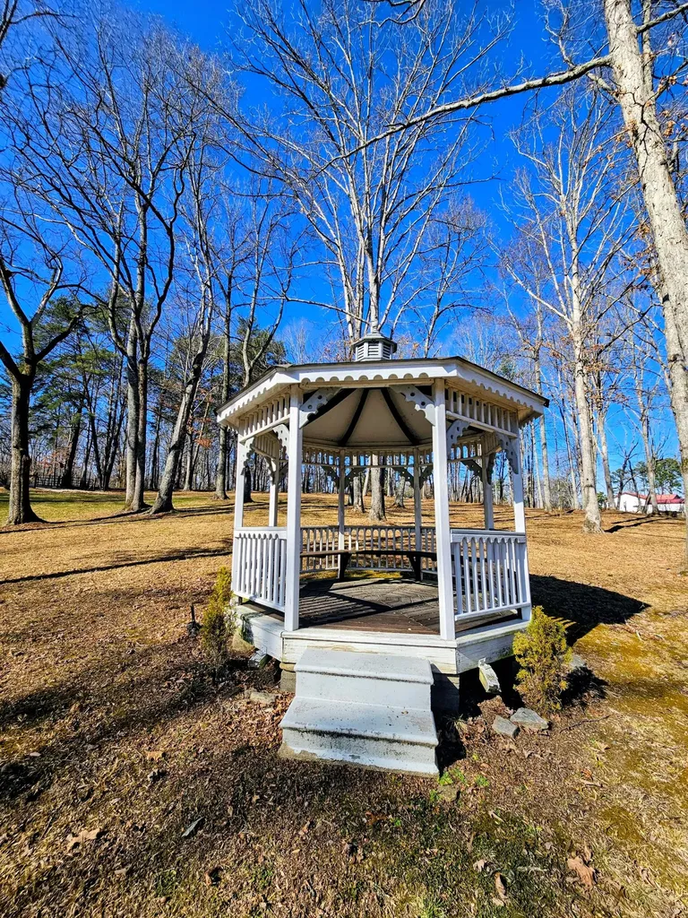 202 55th Avenue Gruetli Laager TN 37339