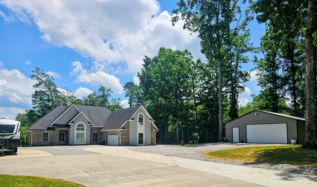 202 55th Avenue Gruetli Laager TN 37339