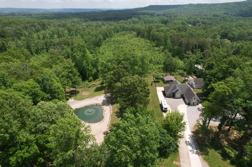202 55th Avenue Gruetli Laager TN 37339