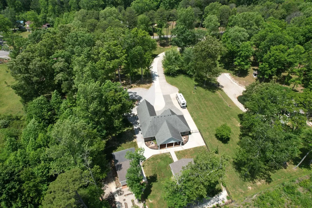 202 55th Avenue Gruetli Laager TN 37339