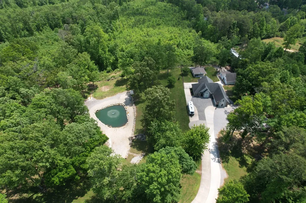 202 55th Avenue Gruetli Laager TN 37339
