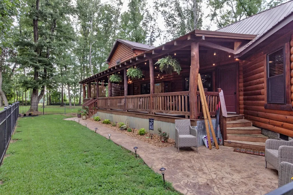 4210 Highway 76 Cottontown TN 37048