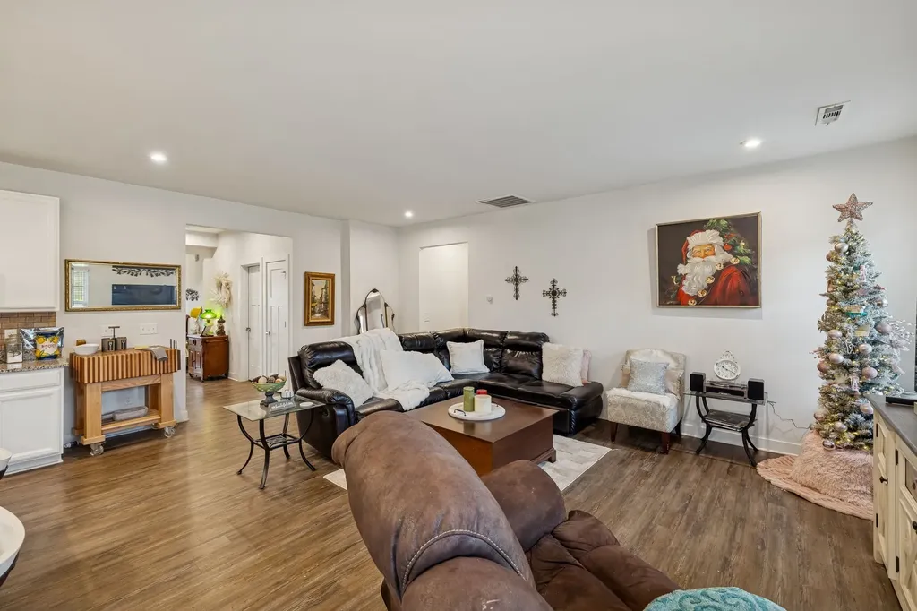 3043 Persimmon Street Columbia TN 38401