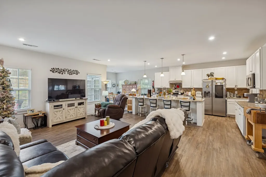 3043 Persimmon Street Columbia TN 38401