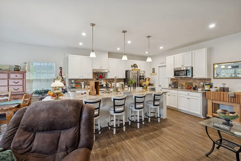 3043 Persimmon Street Columbia TN 38401