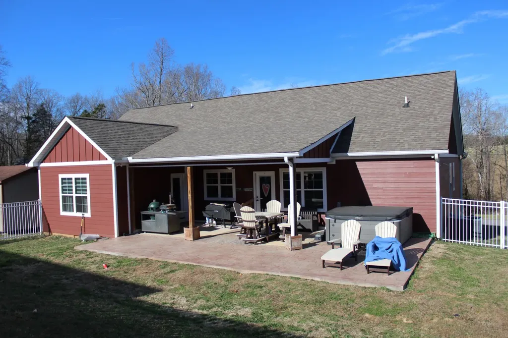 1700 Eagle Landing Drive Cookeville TN 38506