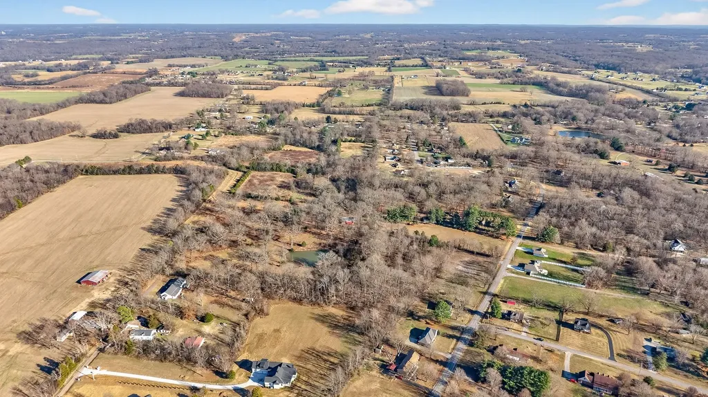 1991 Raymond Hodges Road Cottontown TN 37048