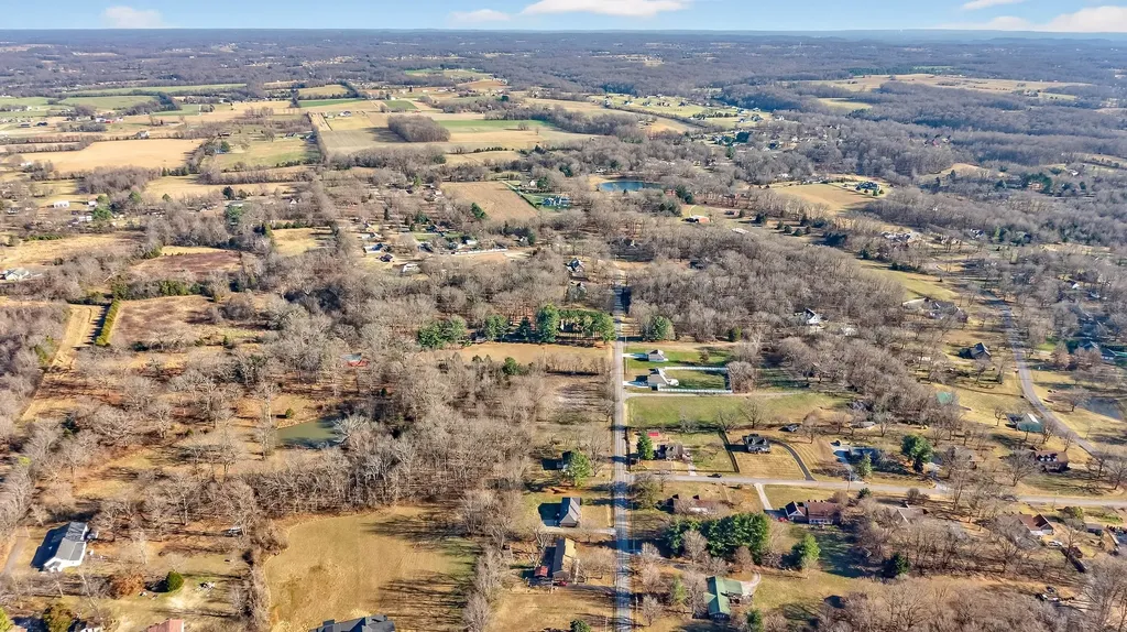 1991 Raymond Hodges Road Cottontown TN 37048