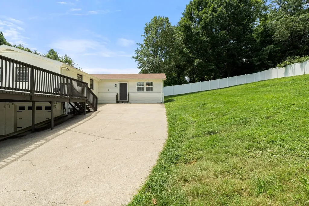 213 Riverwood Drive Hendersonville TN 37075
