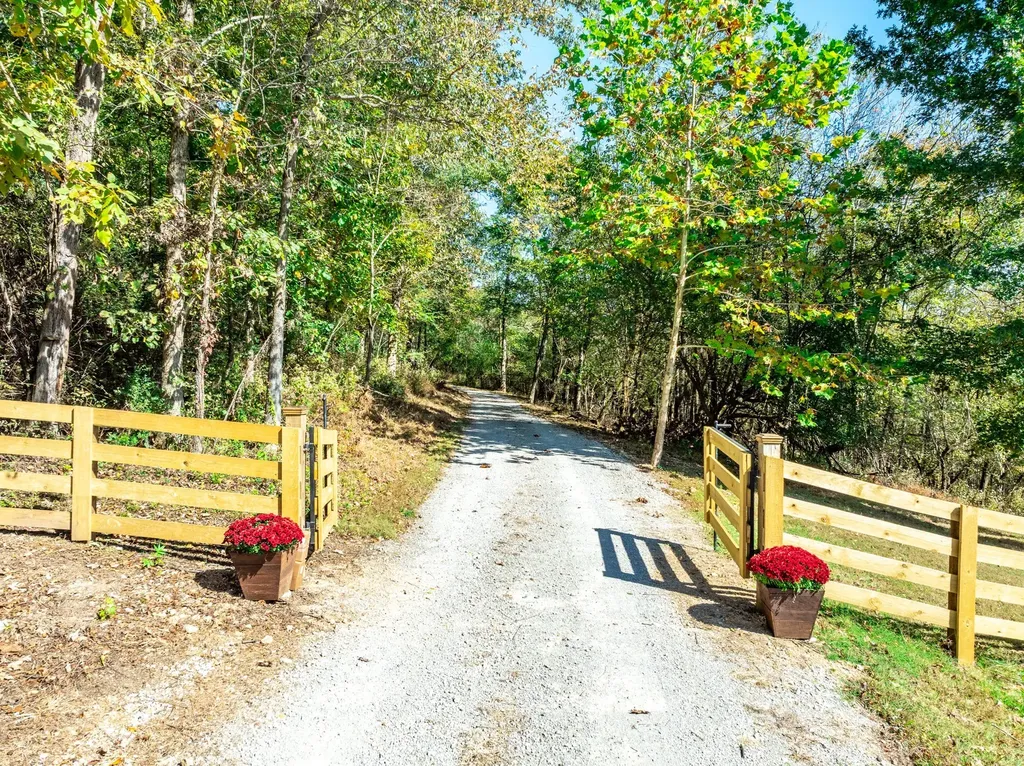 564 Mt Olive Cemetery Road Lynnville TN 38472