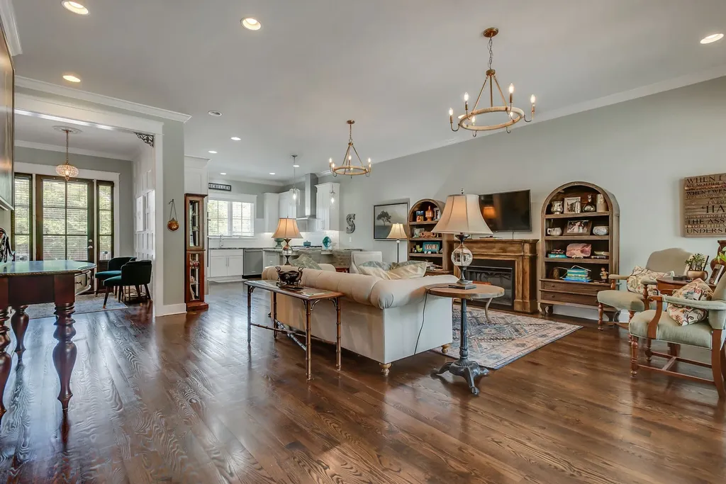 5704 Old Harding Pike Nashville TN 37205