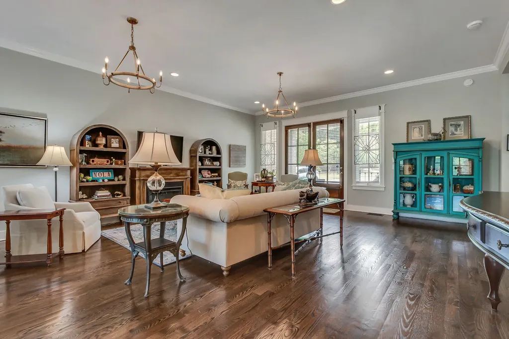 5704 Old Harding Pike Nashville TN 37205