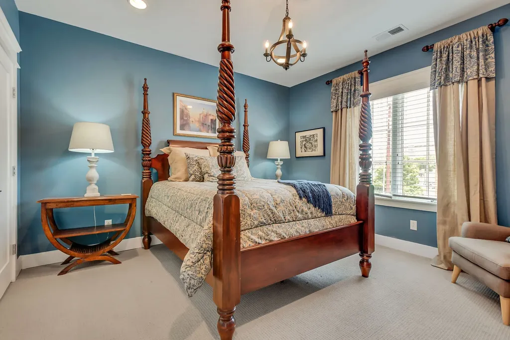 5704 Old Harding Pike Nashville TN 37205